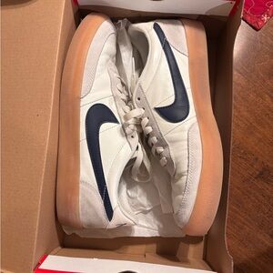 Nike Men's/Women’s White and Blue Sneakers
